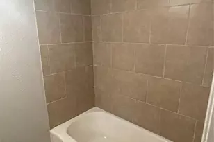 319 Melbourne St, Houston, TX 77022 - Photo 4