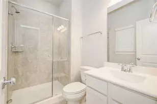 9624 Cambridge Manor Ln, Houston, TX 77045 - Photo 6