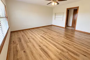 341 Jefferson St, Cat Spring, TX 78933 - Photo 6