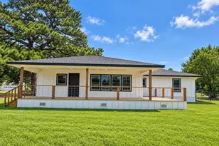 341 Jefferson St, Cat Spring, TX 78933 - Photo 2