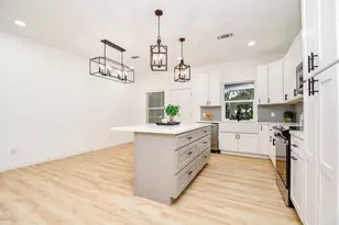 610 Austin St, West Columbia, TX 77486 - Photo 10