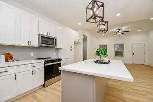 610 Austin St, West Columbia, TX 77486 - Photo 16