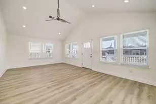 919 E 37th St, Houston, TX 77022 - Photo 12
