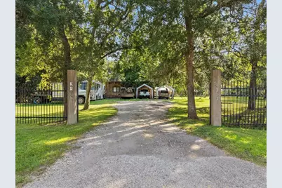 1304 Deepwood Drive, Friendswood, TX 77546 - Photo 4