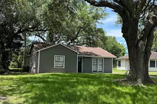 2203 Westway St, Orange, TX 77630 - Photo 2