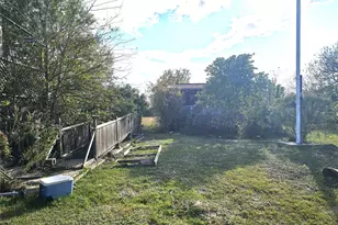 1616 Avenue R, Dickinson, TX 77539 - Photo 4