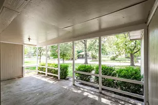 412 Kentucky St, Liberty, TX 77575 - Photo 4