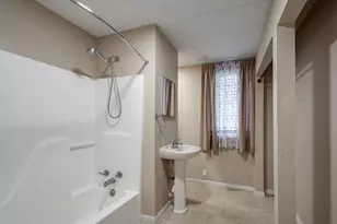 412 Kentucky St, Liberty, TX 77575 - Photo 20
