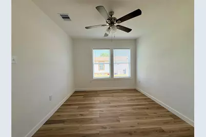 1717 W 4th Street, Freeport, TX 77541 - Photo 12