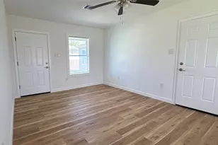 1717 W 4th St, Freeport, TX 77541 - Photo 4