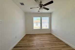 1717 W 4th St, Freeport, TX 77541 - Photo 12