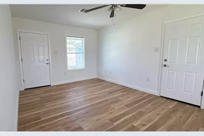 1717 W 4th Street, Freeport, TX 77541 - Photo 4