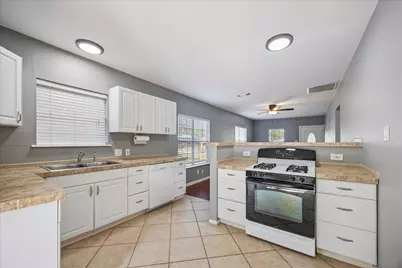 2105 Lawrence Street, Houston, TX 77008 - Photo 2