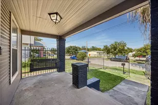 2105 Lawrence St, Houston, TX 77008 - Photo 10