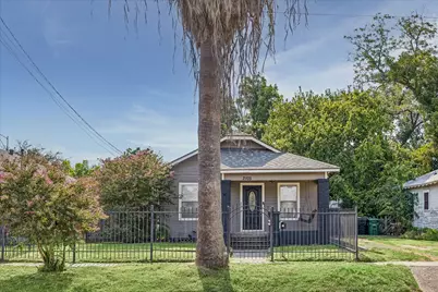 2105 Lawrence Street, Houston, TX 77008 - Photo 1