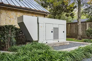 7 Leisure Ln, Houston, TX 77024 - Photo 40