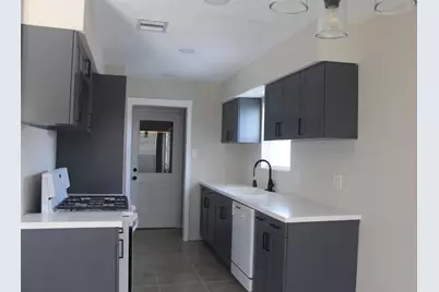 4920 Deerwood Circle, Baytown, TX 77521 - Photo 4