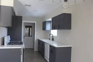 4920 Deerwood Cir, Baytown, TX 77521 - Photo 4