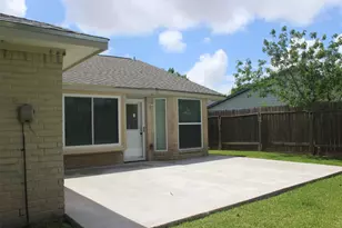 4920 Deerwood Cir, Baytown, TX 77521 - Photo 14