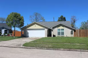 4920 Deerwood Cir, Baytown, TX 77521 - Photo 1