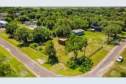 701 Stephenson Avenue, Anahuac, TX 77514 - Photo 6