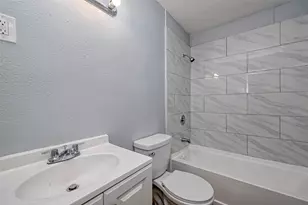 5431 Willow Glen Dr, Houston, TX 77033 - Photo 14