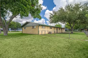 516 W Fourteenth St, Shiner, TX 77984 - Photo 22