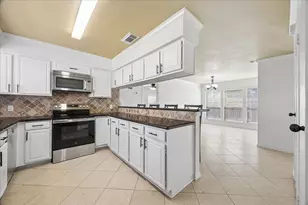 15714 Pipers View Dr, Houston, TX 77598 - Photo 12