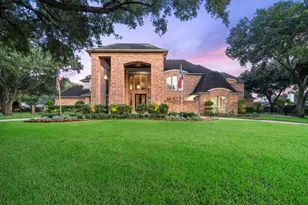 3 Regent Ct, Sugar Land, TX 77478 - Photo 1