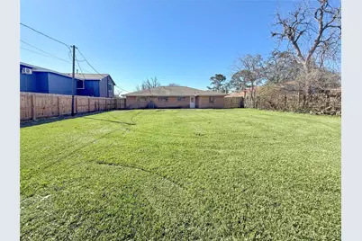 303 Ligustrum Street, Lake Jackson, TX 77566 - Photo 14