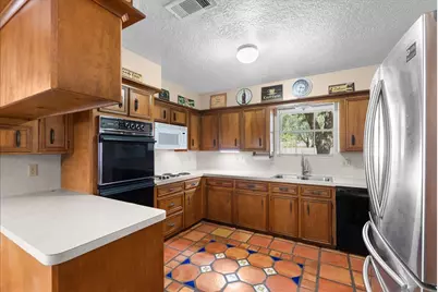 12615 Old River Drive, Mont Belvieu, TX 77523 - Photo 10