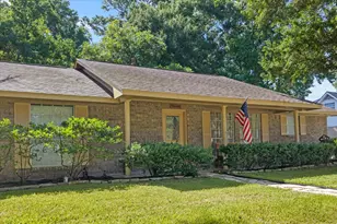 12615 Old River Dr, Mont Belvieu, TX 77523 - Photo 1