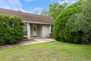 1103 Green Ave, Palacios, TX 77465 - Photo 2