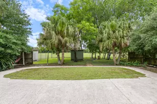 1103 Green Ave, Palacios, TX 77465 - Photo 34