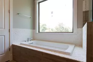 1023 E 24th St, Houston, TX 77009 - Photo 36