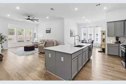 15418 Kings Lake Court, Mont Belvieu, TX 77523 - Photo 4