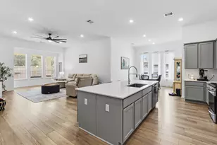 15418 Kings Lake Ct, Mont Belvieu, TX 77523 - Photo 4