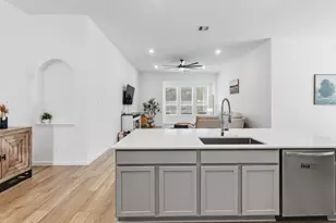 15418 Kings Lake Ct, Mont Belvieu, TX 77523 - Photo 10