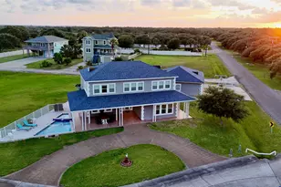 102 Smith Cove Rd, Rockport, TX 78382 - Photo 1