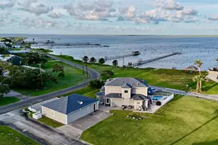 102 Smith Cove Rd, Rockport, TX 78382 - Photo 2