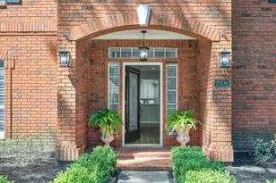 2006 Raven's Crest Dr, Sugar Land, TX 77478 - Photo 4