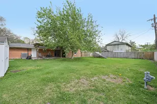3036 Crest Dr, Dickinson, TX 77539 - Photo 32