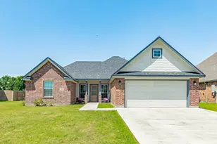 326 Yorktown Ave, Clute, TX 77531 - Photo 2