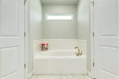 326 Yorktown Avenue, Clute, TX 77531 - Photo 16