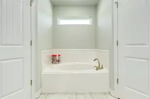 326 Yorktown Ave, Clute, TX 77531 - Photo 16