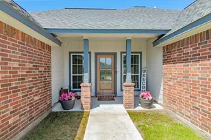 326 Yorktown Ave, Clute, TX 77531 - Photo 4