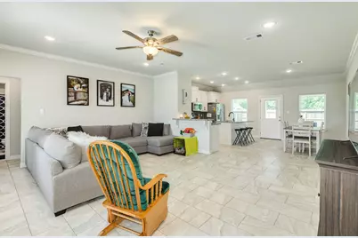 326 Yorktown Avenue, Clute, TX 77531 - Photo 6