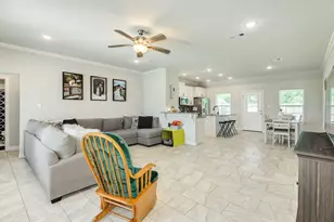 326 Yorktown Ave, Clute, TX 77531 - Photo 6