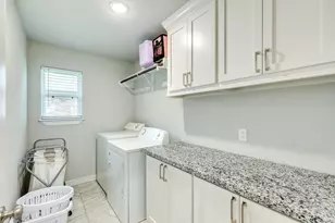 326 Yorktown Ave, Clute, TX 77531 - Photo 20