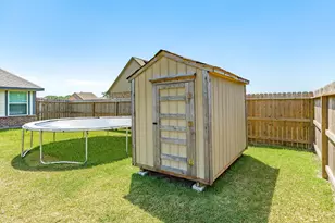 326 Yorktown Ave, Clute, TX 77531 - Photo 24